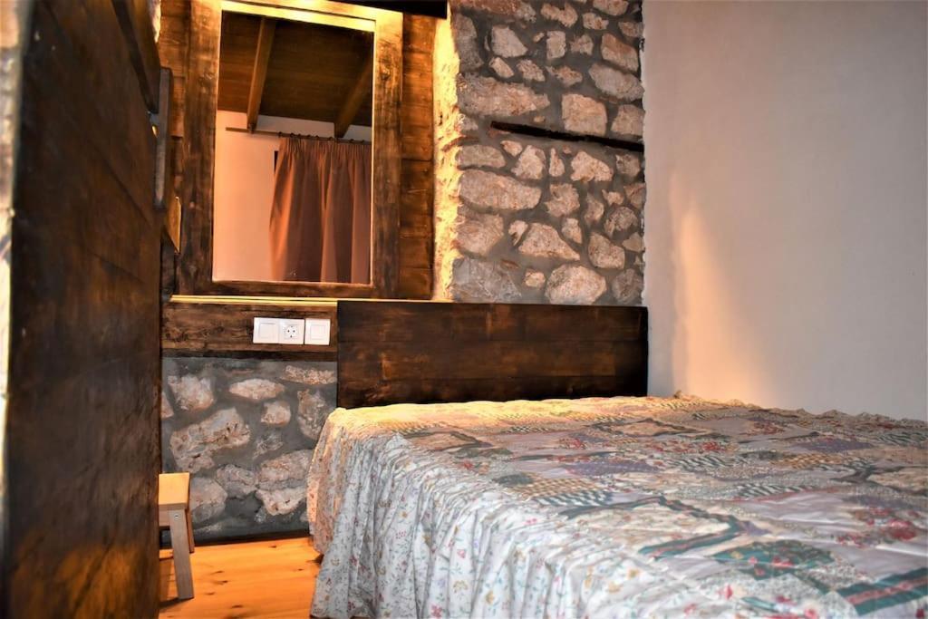 Μικρή Πέτρινη Μεζονέτα 2 Lílaia Exterior foto