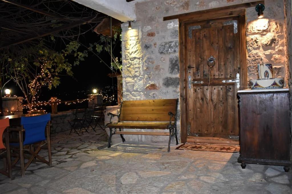 Μικρή Πέτρινη Μεζονέτα 2 Lílaia Exterior foto