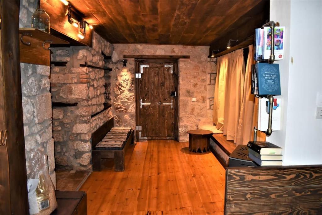 Μικρή Πέτρινη Μεζονέτα 2 Lílaia Exterior foto