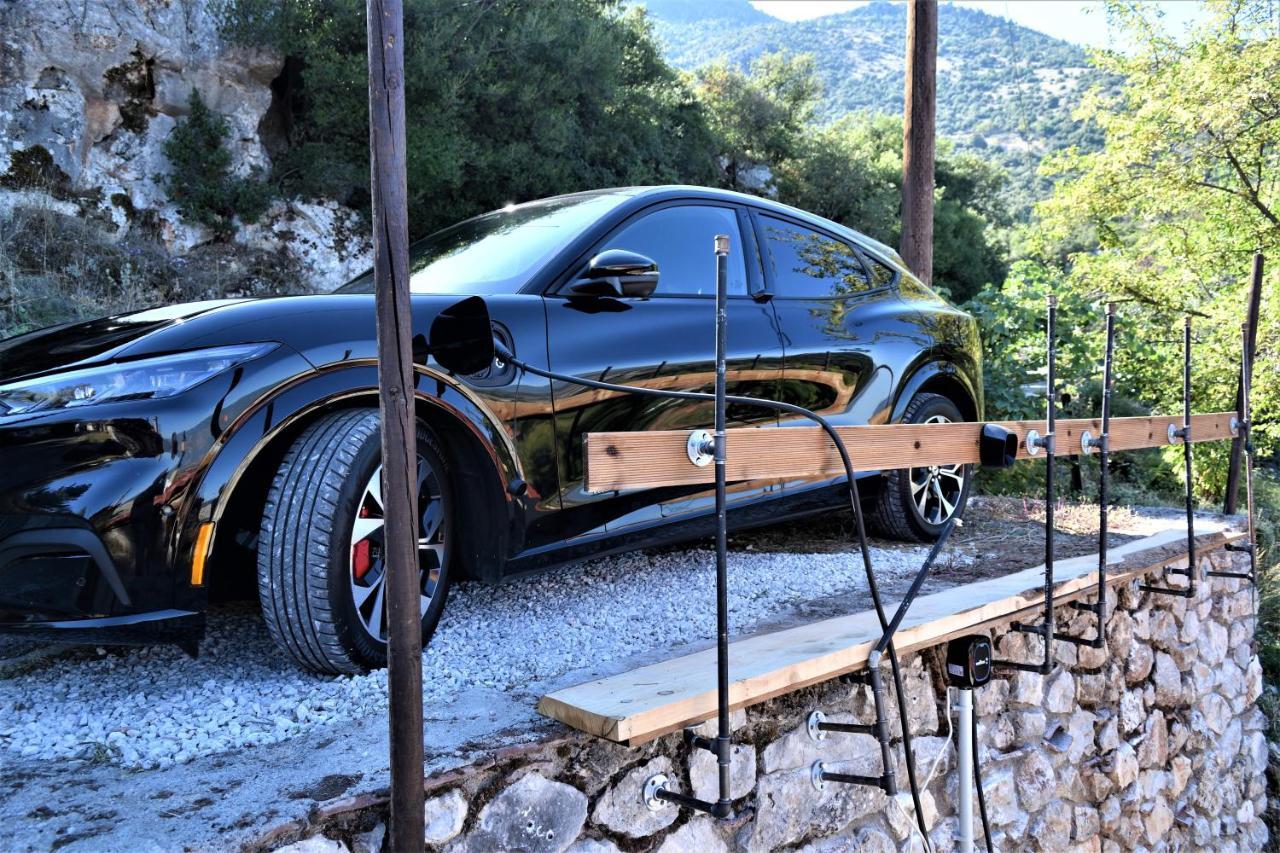 Μικρή Πέτρινη Μεζονέτα 2 Lílaia Exterior foto