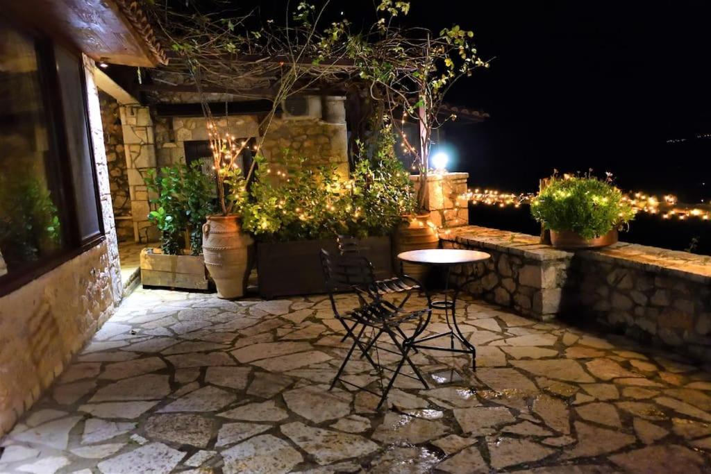 Μικρή Πέτρινη Μεζονέτα 2 Lílaia Exterior foto