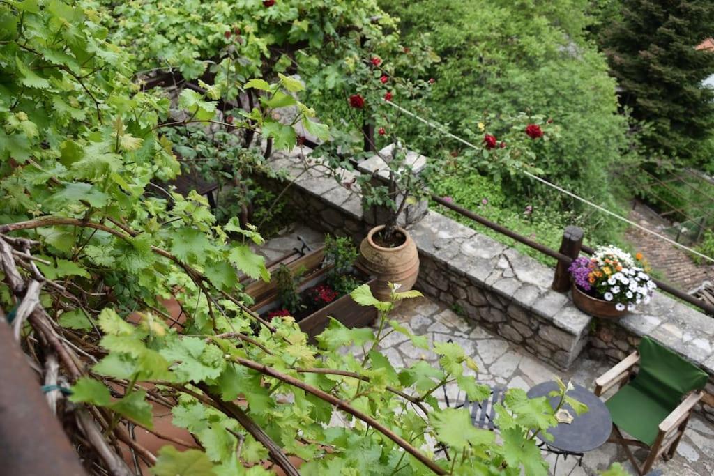 Μικρή Πέτρινη Μεζονέτα 2 Lílaia Exterior foto