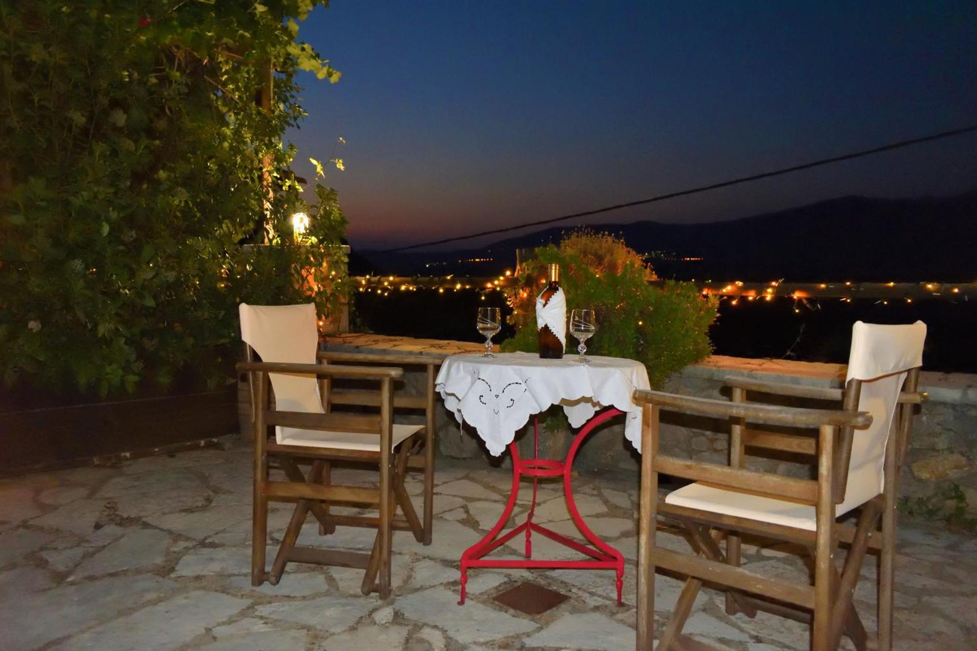 Μικρή Πέτρινη Μεζονέτα 2 Lílaia Exterior foto