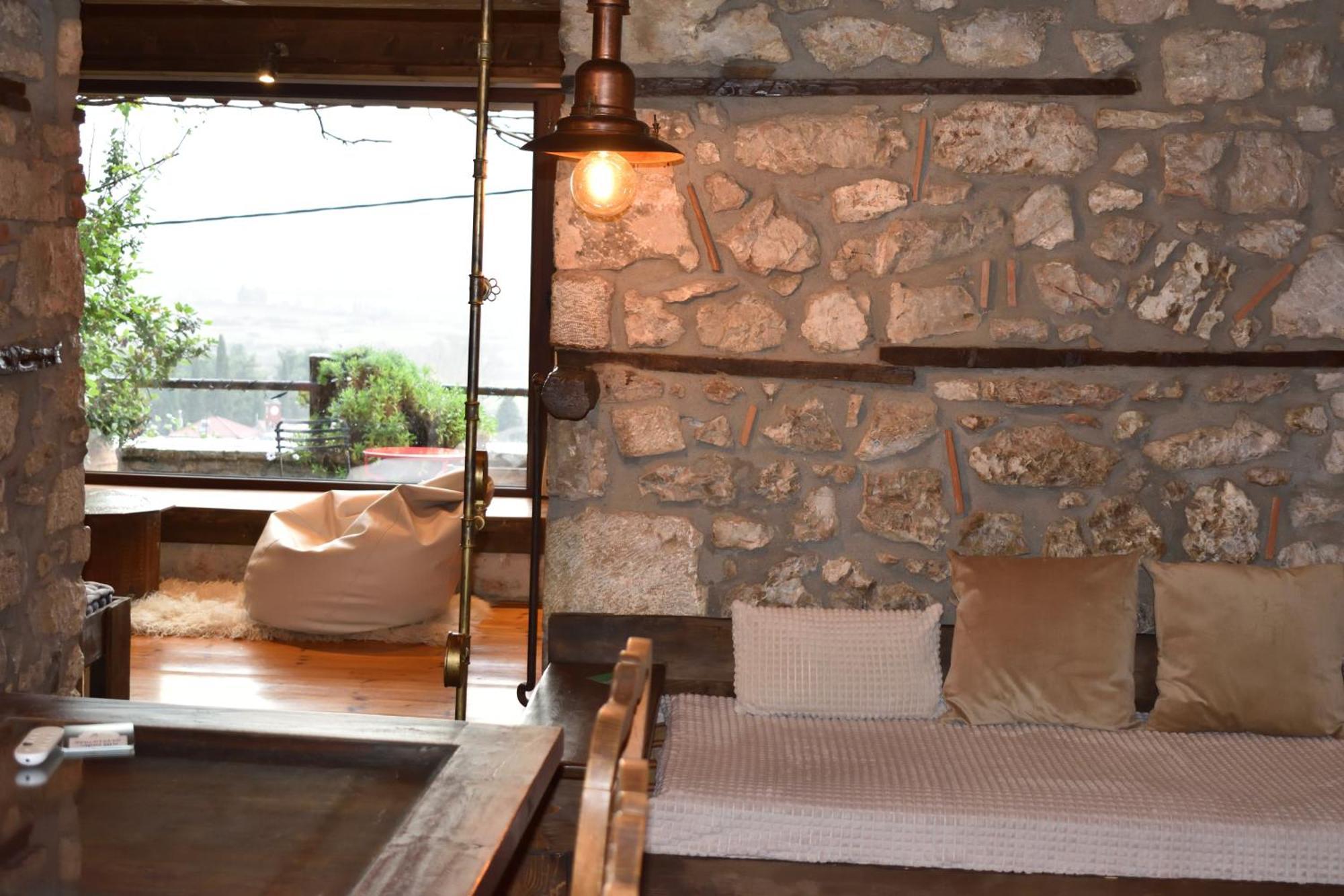 Μικρή Πέτρινη Μεζονέτα 2 Lílaia Exterior foto